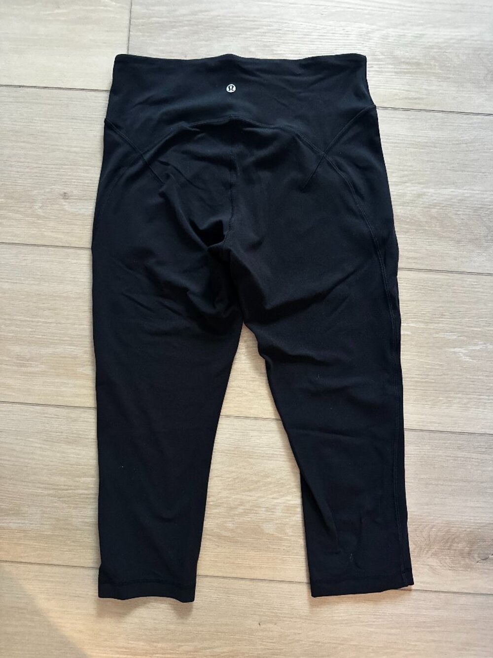 Lululemon Black High Rise Crop Leggings V Contour Seam Size 10 - Picture 3 of 5